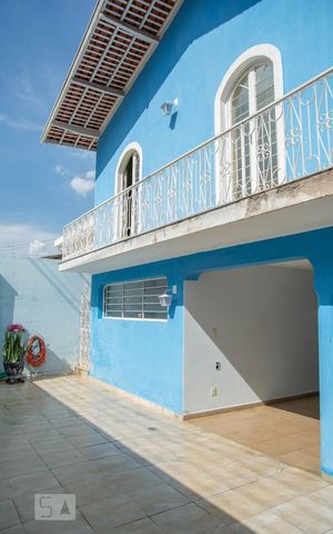 Casa à venda com 181m², 4 quartos e 5 vagas Casa à venda com 181m², 4 quartos e 5 vagasGaragem