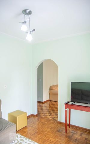 Casa à venda com 181m², 4 quartos e 5 vagas Casa à venda com 181m², 4 quartos e 5 vagasSala de TV