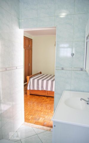 Casa à venda com 181m², 4 quartos e 5 vagas Casa à venda com 181m², 4 quartos e 5 vagasBanheiro da Suíte