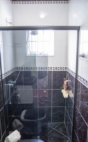 Casa à venda com 181m², 4 quartos e 5 vagas Casa à venda com 181m², 4 quartos e 5 vagasBanheiro Corredor