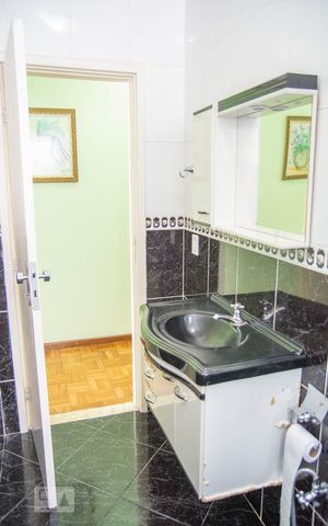 Casa à venda com 181m², 4 quartos e 5 vagas Casa à venda com 181m², 4 quartos e 5 vagasBanheiro Corredor