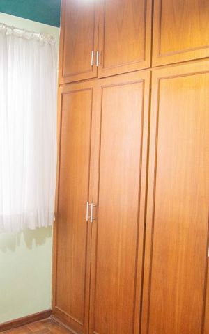 Casa à venda com 181m², 4 quartos e 5 vagas Casa à venda com 181m², 4 quartos e 5 vagasQuarto 1 - Armários
