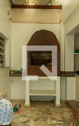 Casa à venda com 200m², 4 quartos e 4 vagas Casa à venda com 200m², 4 quartos e 4 vagasÁrea de Serviço