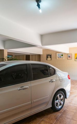 Casa à venda com 458m², 4 quartos e 8 vagas Casa à venda com 458m², 4 quartos e 8 vagasGaragem