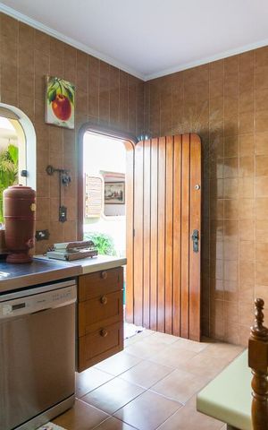Casa à venda com 458m², 4 quartos e 8 vagas Casa à venda com 458m², 4 quartos e 8 vagasCozinha