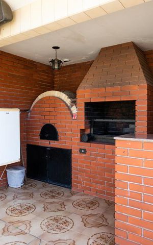 Casa à venda com 458m², 4 quartos e 8 vagas Casa à venda com 458m², 4 quartos e 8 vagasChurrasqueira