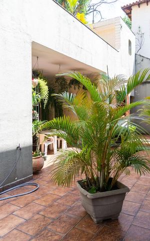 Casa à venda com 458m², 4 quartos e 8 vagas Casa à venda com 458m², 4 quartos e 8 vagasQuintal