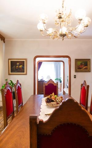 Casa à venda com 458m², 4 quartos e 8 vagas Casa à venda com 458m², 4 quartos e 8 vagasSala de Jantar