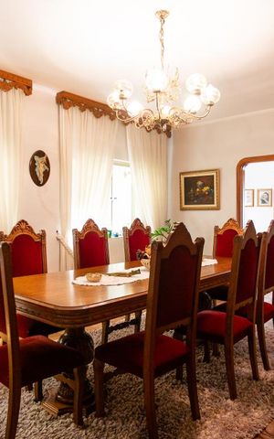 Casa à venda com 458m², 4 quartos e 8 vagas Casa à venda com 458m², 4 quartos e 8 vagasSala de Jantar