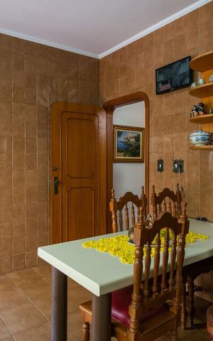 Casa à venda com 458m², 4 quartos e 8 vagas Casa à venda com 458m², 4 quartos e 8 vagasCozinha