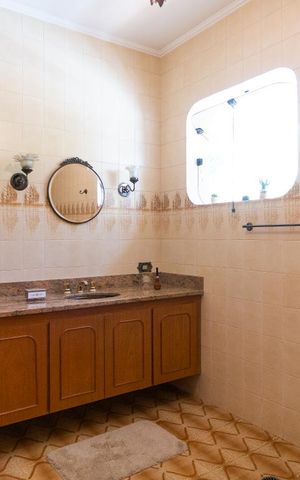 Casa à venda com 458m², 4 quartos e 8 vagas Casa à venda com 458m², 4 quartos e 8 vagasBanheiro