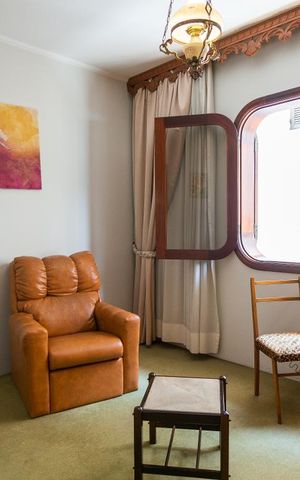 Casa à venda com 458m², 4 quartos e 8 vagas Casa à venda com 458m², 4 quartos e 8 vagasQuarto 2