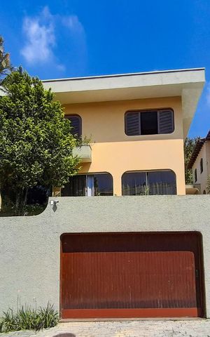 Casa à venda com 458m², 4 quartos e 8 vagas Casa à venda com 458m², 4 quartos e 8 vagasFachada