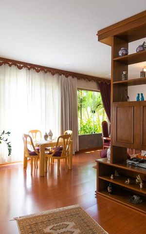 Casa à venda com 458m², 4 quartos e 8 vagas Casa à venda com 458m², 4 quartos e 8 vagasSala