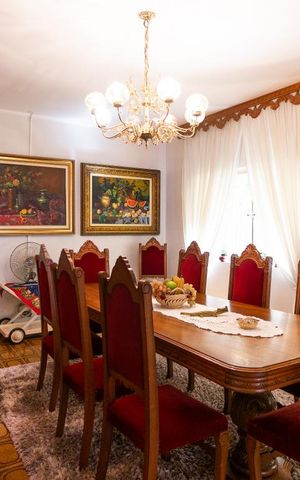 Casa à venda com 458m², 4 quartos e 8 vagas Casa à venda com 458m², 4 quartos e 8 vagasSala de Jantar