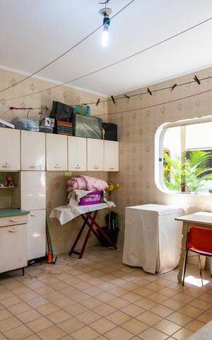 Casa à venda com 458m², 4 quartos e 8 vagas Casa à venda com 458m², 4 quartos e 8 vagasÁrea de Serviço