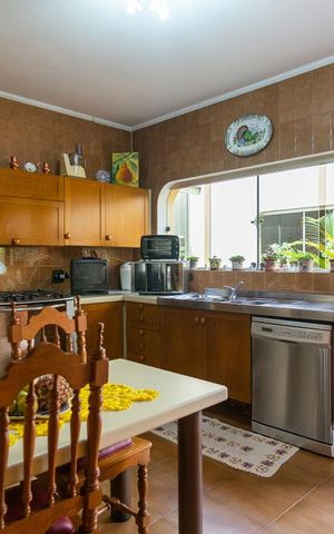 Casa à venda com 458m², 4 quartos e 8 vagas Casa à venda com 458m², 4 quartos e 8 vagasCozinha