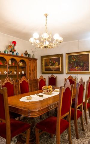 Casa à venda com 458m², 4 quartos e 8 vagas Casa à venda com 458m², 4 quartos e 8 vagasSala de Jantar