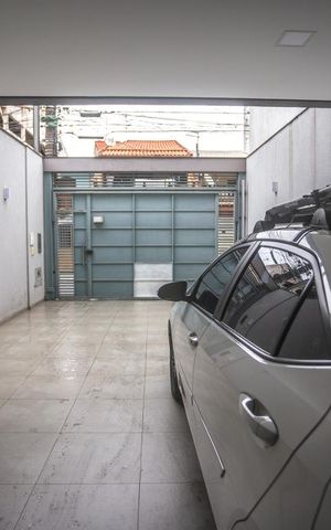 Casa à venda com 240m², 3 quartos e 4 vagas Casa à venda com 240m², 3 quartos e 4 vagasGaragem