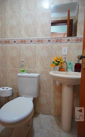 Casa de condomínio à venda com 159m², 3 quartos e 2 vagasLavabo