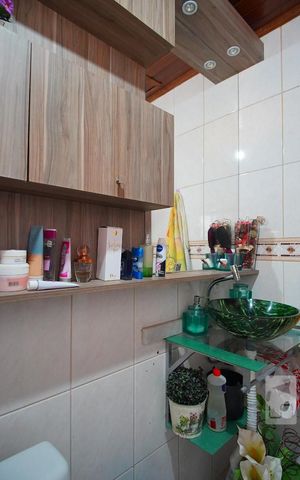 Casa de condomínio à venda com 159m², 3 quartos e 2 vagasBanheiro