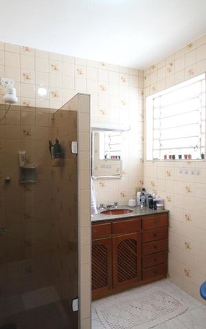 Casa à venda com 137m², 3 quartos e 1 vagaBanheiro