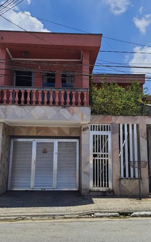 Casa à venda com 290m², 4 quartos e 6 vagas Casa à venda com 290m², 4 quartos e 6 vagasFachada
