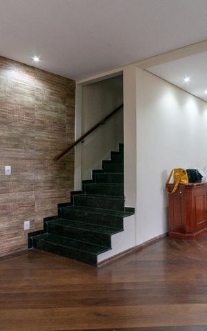 Casa à venda com 250m², 3 quartos e 4 vagasSala