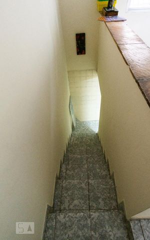 Casa à venda com 250m², 3 quartos e 4 vagasEscadas