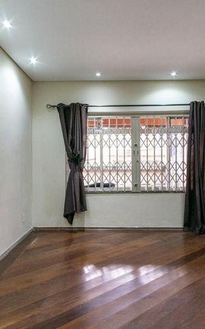 Casa à venda com 250m², 3 quartos e 4 vagasSala