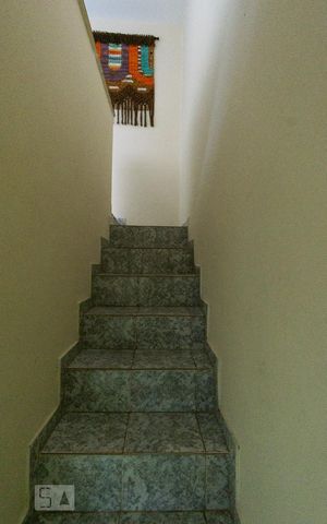 Casa à venda com 250m², 3 quartos e 4 vagasEscadas