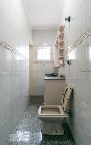 Casa à venda com 250m², 3 quartos e 4 vagasBanheiro da Suíte 2