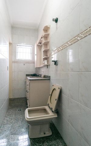 Casa à venda com 250m², 3 quartos e 4 vagasBanheiro da Suíte 2