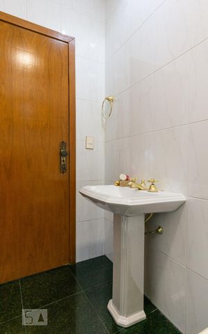 Casa à venda com 250m², 3 quartos e 4 vagasLavabo