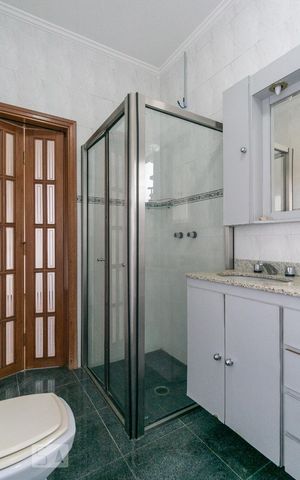 Casa à venda com 250m², 3 quartos e 4 vagasBanheiro da Suíte 1
