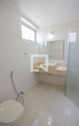 Apartamento para alugar com 106m², 3 quartos e 1 vaga Apartamento para alugar com 106m², 3 quartos e 1 vagaBanheiro da Suíte