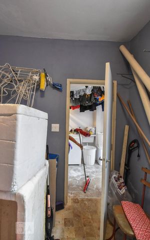 Casa à venda com 120m², 2 quartos e 2 vagasQuarto de Serviços