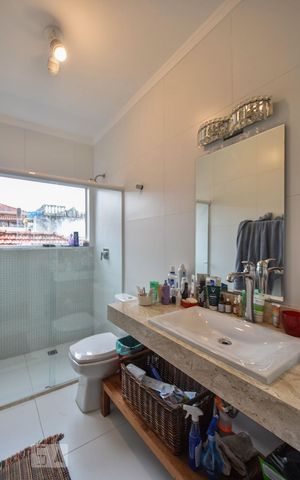 Casa à venda com 120m², 2 quartos e 2 vagasBanheiro Suíte 03