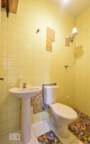 Casa à venda com 120m², 2 quartos e 2 vagasBanheiro de Serviço