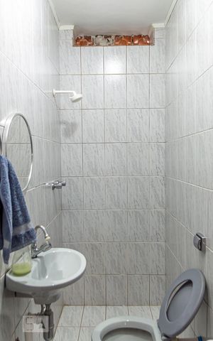 Casa à venda com 386m², 4 quartos e 7 vagas Casa à venda com 386m², 4 quartos e 7 vagasBanheiro de Serviço