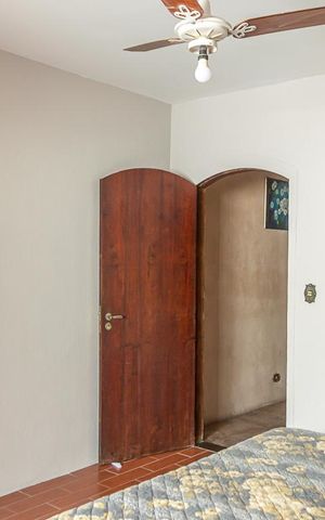 Casa à venda com 386m², 4 quartos e 7 vagas Casa à venda com 386m², 4 quartos e 7 vagasQuarto 3 - Suíte