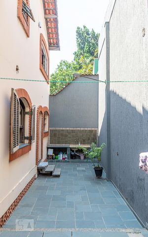 Casa à venda com 386m², 4 quartos e 7 vagas Casa à venda com 386m², 4 quartos e 7 vagasQuintal