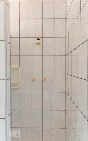 Casa à venda com 386m², 4 quartos e 7 vagas Casa à venda com 386m², 4 quartos e 7 vagasBanheiro da Suíte
