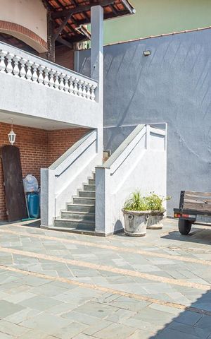 Casa à venda com 386m², 4 quartos e 7 vagas Casa à venda com 386m², 4 quartos e 7 vagasGaragem