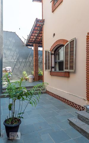 Casa à venda com 386m², 4 quartos e 7 vagas Casa à venda com 386m², 4 quartos e 7 vagasQuintal