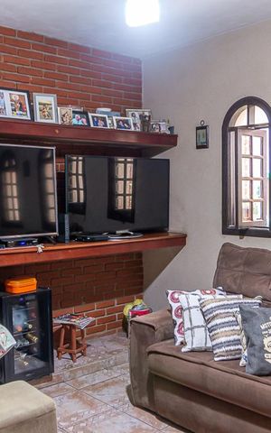 Casa à venda com 386m², 4 quartos e 7 vagas Casa à venda com 386m², 4 quartos e 7 vagasSala de TV