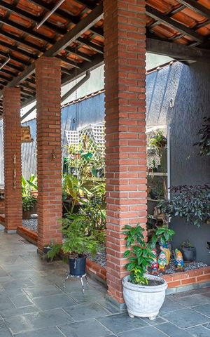 Casa à venda com 386m², 4 quartos e 7 vagas Casa à venda com 386m², 4 quartos e 7 vagasJardim