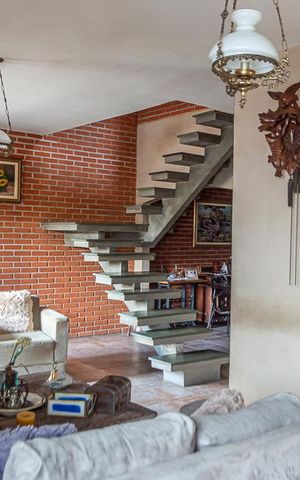 Casa à venda com 386m², 4 quartos e 7 vagas Casa à venda com 386m², 4 quartos e 7 vagasSala