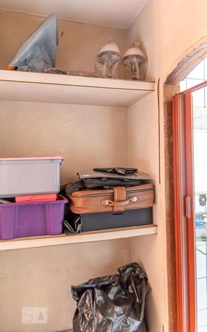 Casa à venda com 386m², 4 quartos e 7 vagas Casa à venda com 386m², 4 quartos e 7 vagasCloset da suíte