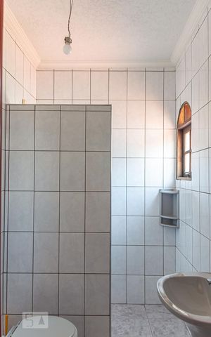 Casa à venda com 386m², 4 quartos e 7 vagas Casa à venda com 386m², 4 quartos e 7 vagasBanheiro da Suíte 2